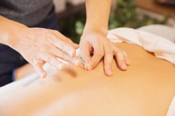 Imagen de acupuntura, tratamiento de Medicina Tradicional China para el Trastorno de Estrés Post-Traumático.