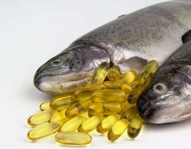 Suplementos de aceite de pescado en alerta por contaminación con Bifenilos Policlorados, precauciones necesarias.