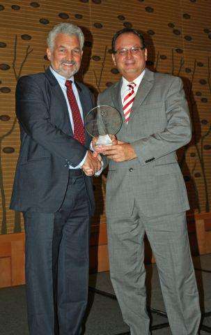 Premio Médico Naturopático del Año 2012 otorgado a un médico destacado por su labor y compromiso con la profesión.