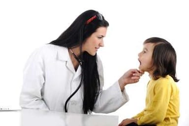 Tratamiento de enfermedades por médico naturopático: Evaluación y terapia personalizada para problemas de salud crónicos.