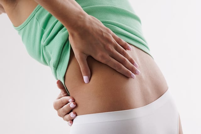 Estudio sobre acupuntura como tratamiento efectivo para el dolor ciático en pacientes con ciática crónica.
